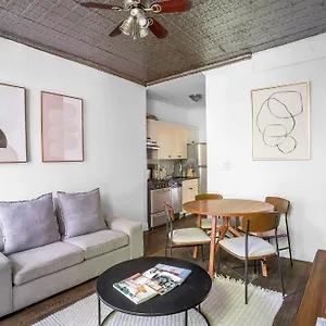  Apartment Sophisticated 2bd On Barrow Street, Greenwich Village